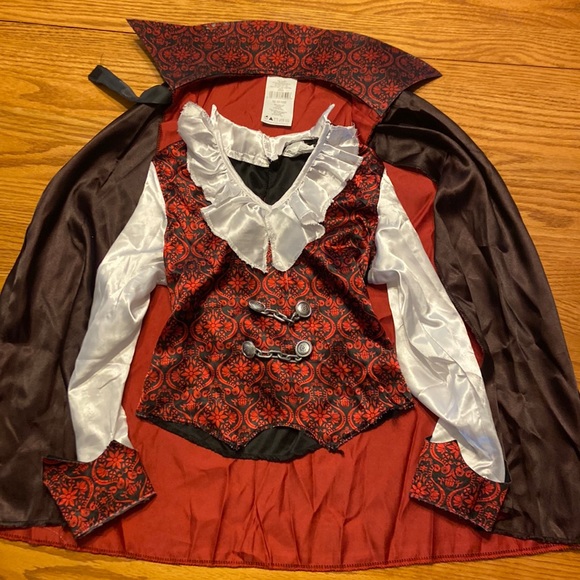 Vampire Halloween Costume size youth small, 4-6. - Picture 1 of 6